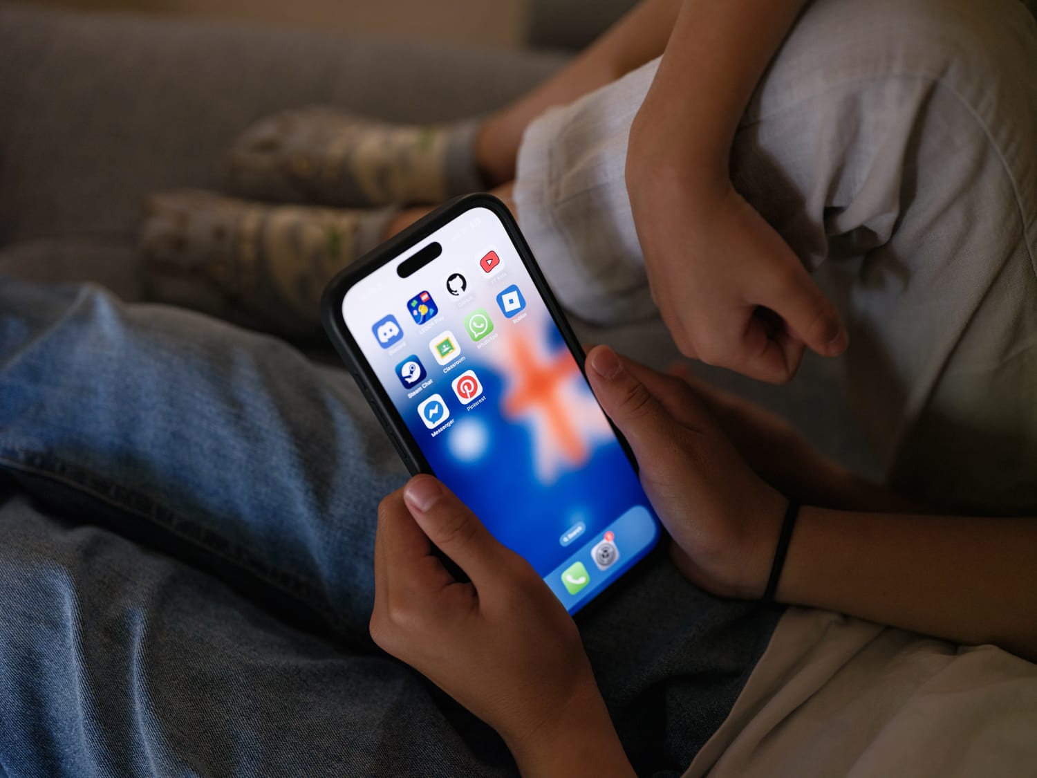 'This Is the End': Australian Teens Mourn Loss of Social Media as Ban Begins