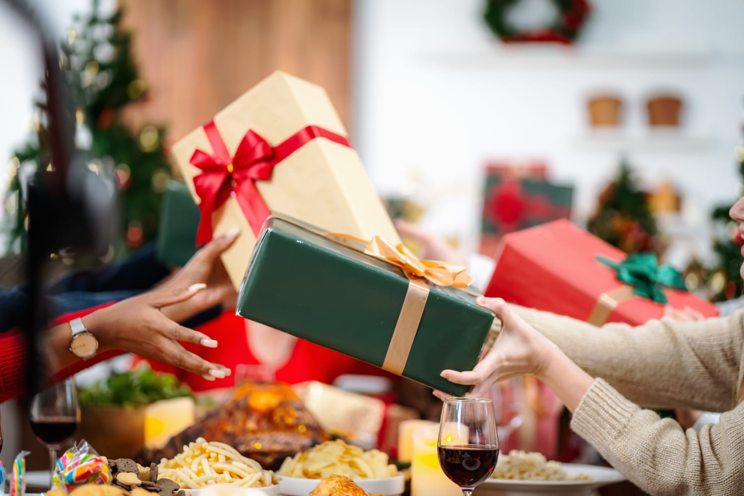 How to Play White Elephant Gift Exchange: Directions and Rules, image size:1500x1000