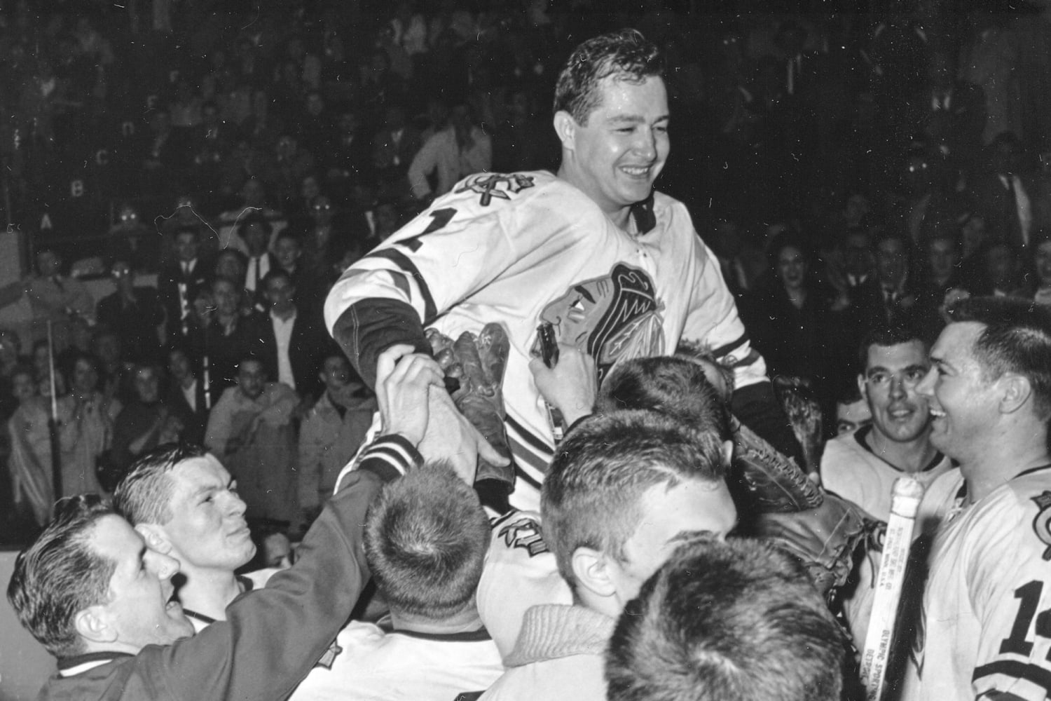 GLENN HOLMES グレン ホームズ パンチング ボクシング ミット Glenn Hall, whose NHL goalie starts streak may never be broken