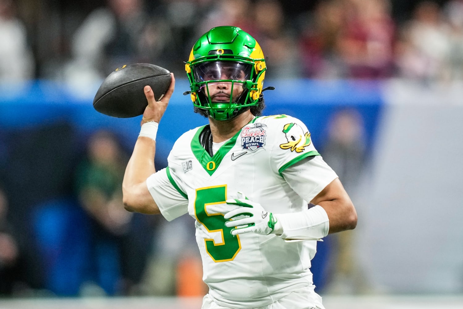 NFL: Dante Moore, um dos principais quarterback para a classe de 2027 (Foto: Brynn Anderson / AP)