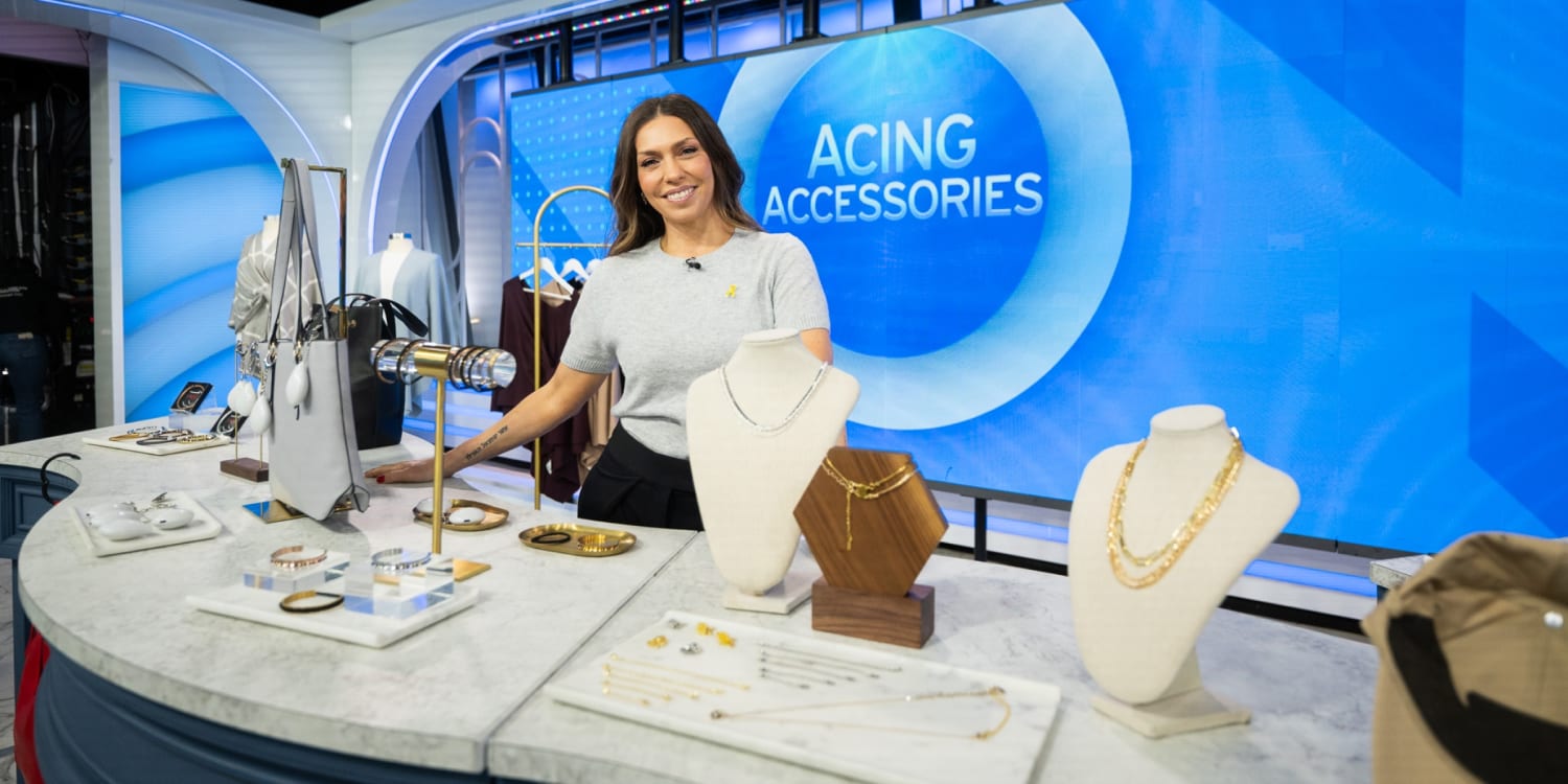 Amazon Accessories To Ace Spring Style: Shop a Clip-On Purse Light, Genius Jewelry and More