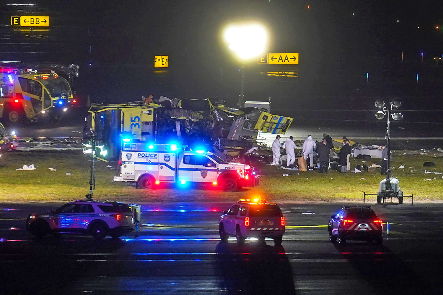 LaGuardia plane crash live updates: Flights resume after 2 dead, dozens  injured in Air Canada crash