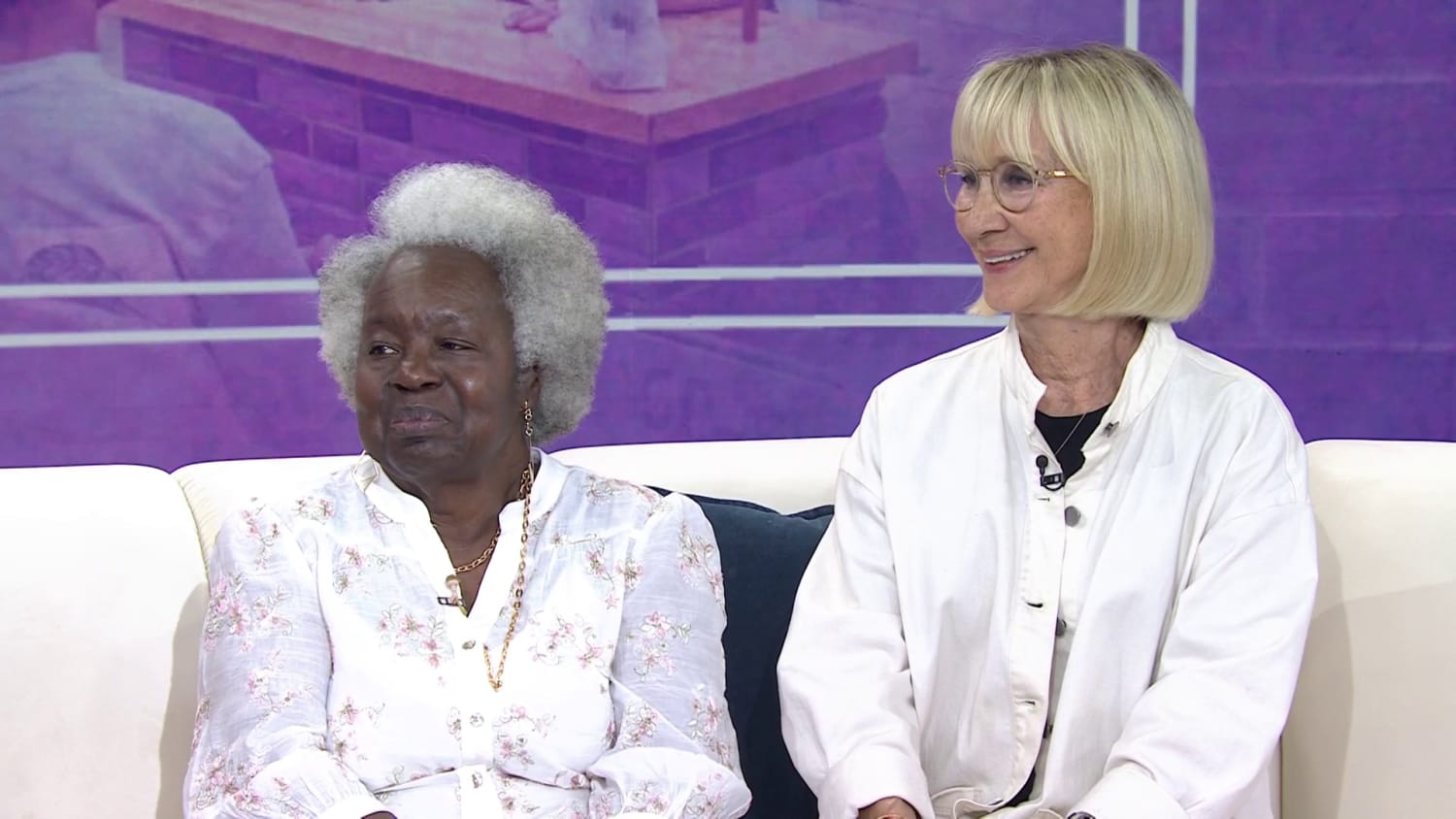 'Grandma Stand' Volunteer Shares 1 Piece of Wisdom She Tells Every Person Who Stops By