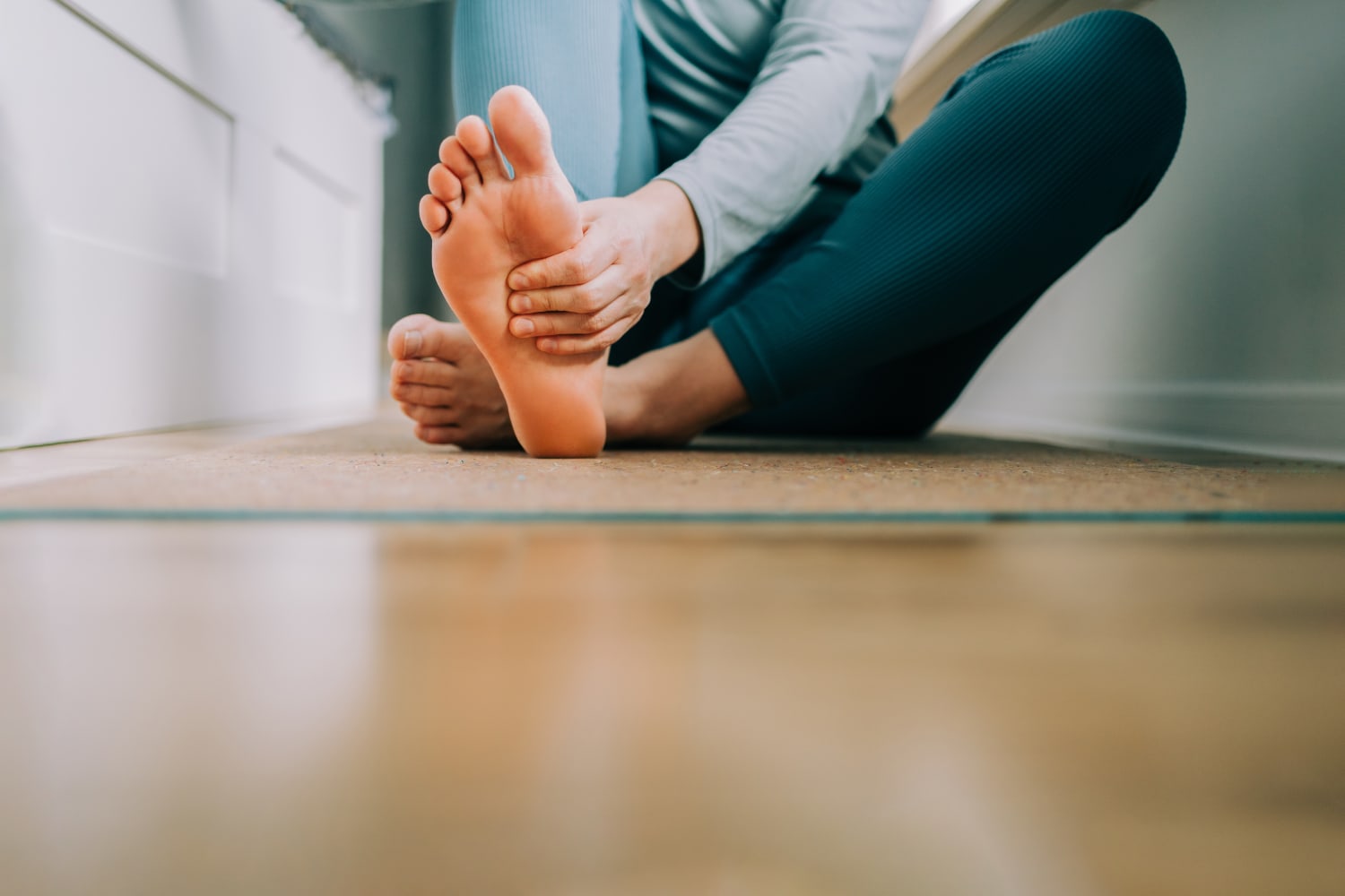 The No. 1 Sign You Have Fallen Arches and Flat Feet, According to a Podiatrist
