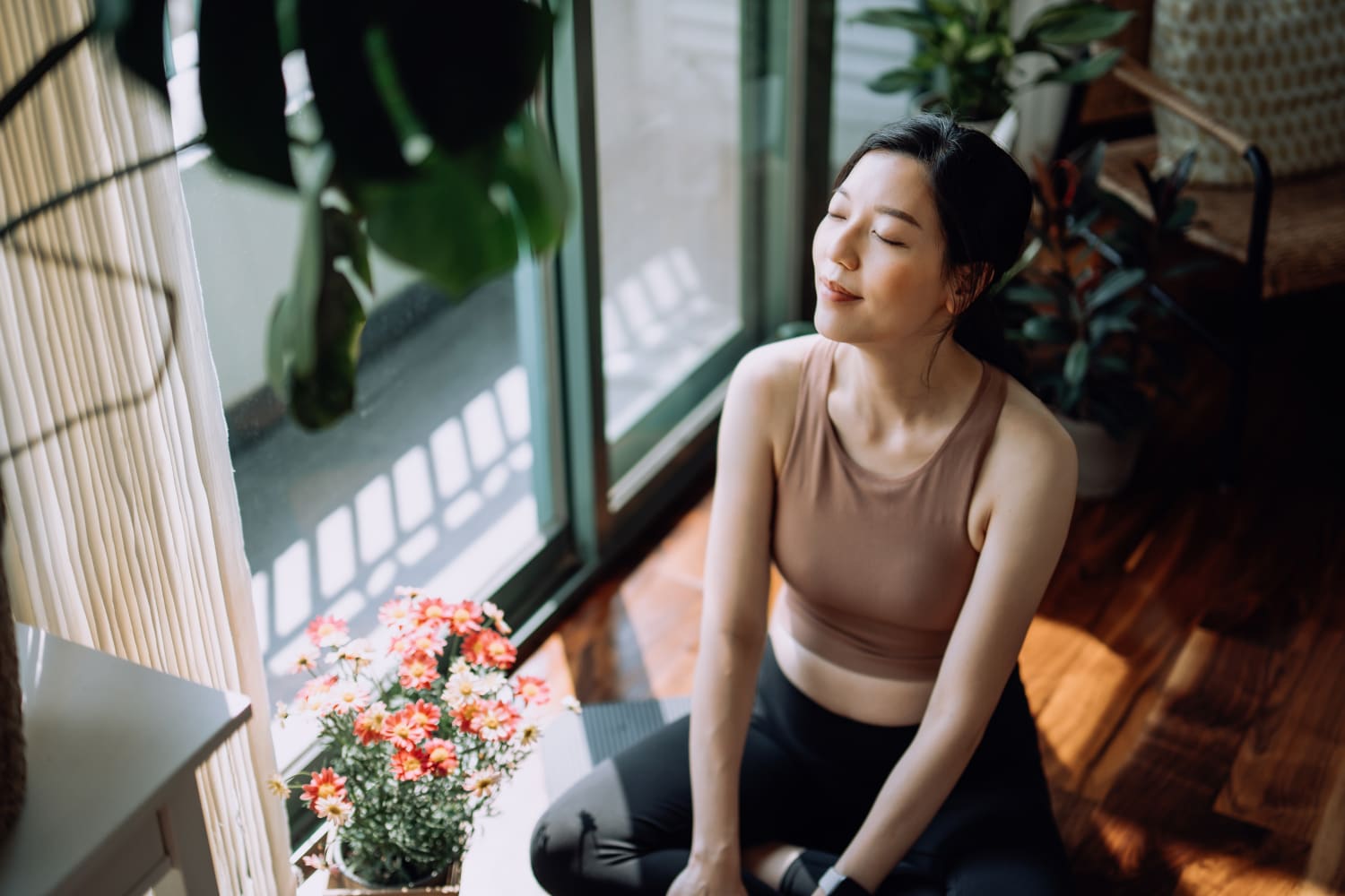 A Simple Breathing Exercise to ‘Reset’ Your Nervous System in 1 Minute, From a Therapist