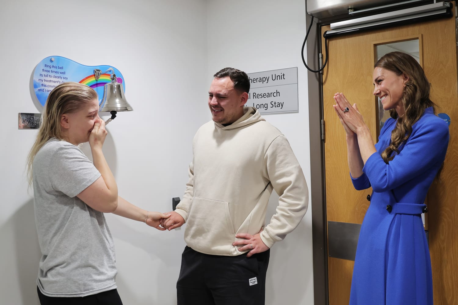 Kate Middleton Comforts a Young Mother Who Completed Her Chemotherapy