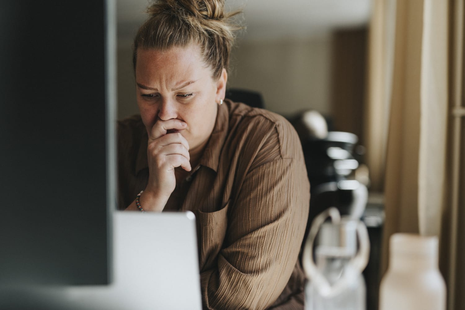 This 1 Behavior Is Ruining Your Attention Span — And You Probably Don’t Know You’re Doing It, Therapist Says