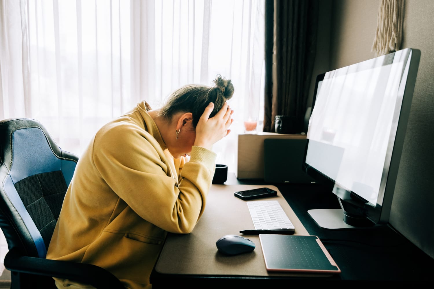 The No. 1 Sign Your Stress Is Turning Into a Chronic Condition, Per an Internal Medicine Doctor
