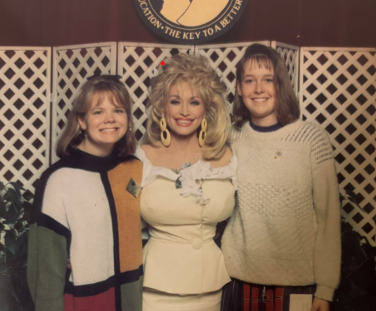 Dolly Parton Helped Lower Dropout Rates by Nearly 30% In Her Area: “Our Patron Saint’