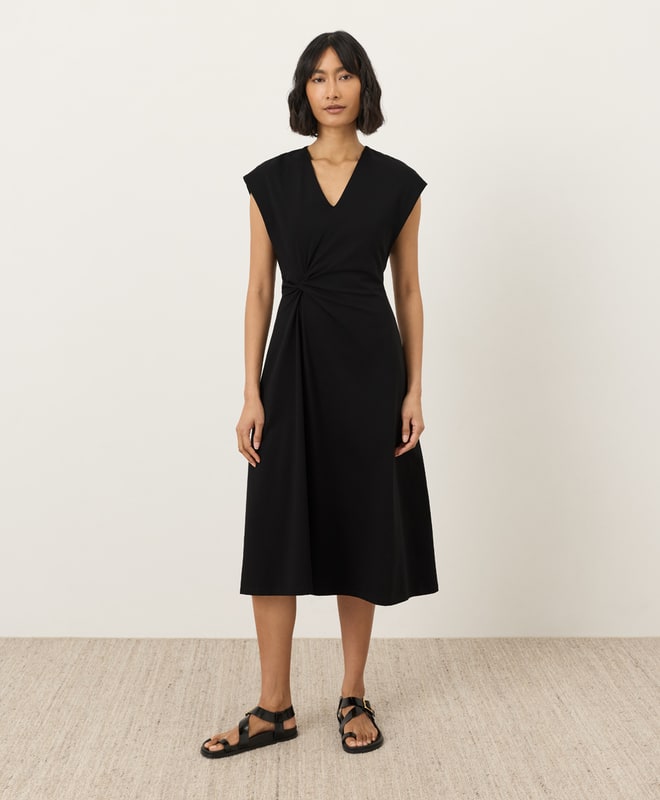 Best Dresses for Big Busts, According to Stylists