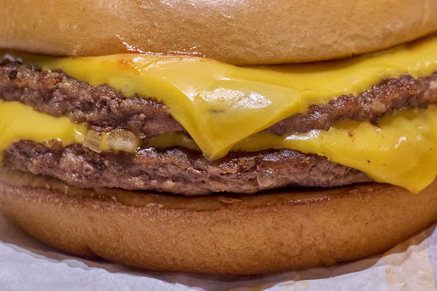 40 Juicy Deals for National Cheeseburger Day