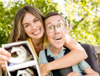 Squirmy and Grubs’ Hannah and Shane Burcaw Are Expecting a Baby