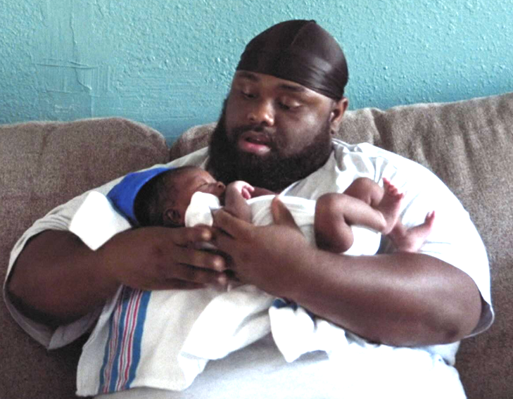 Texas Security Guard Has Surprising Second Career — as a Birth Doula