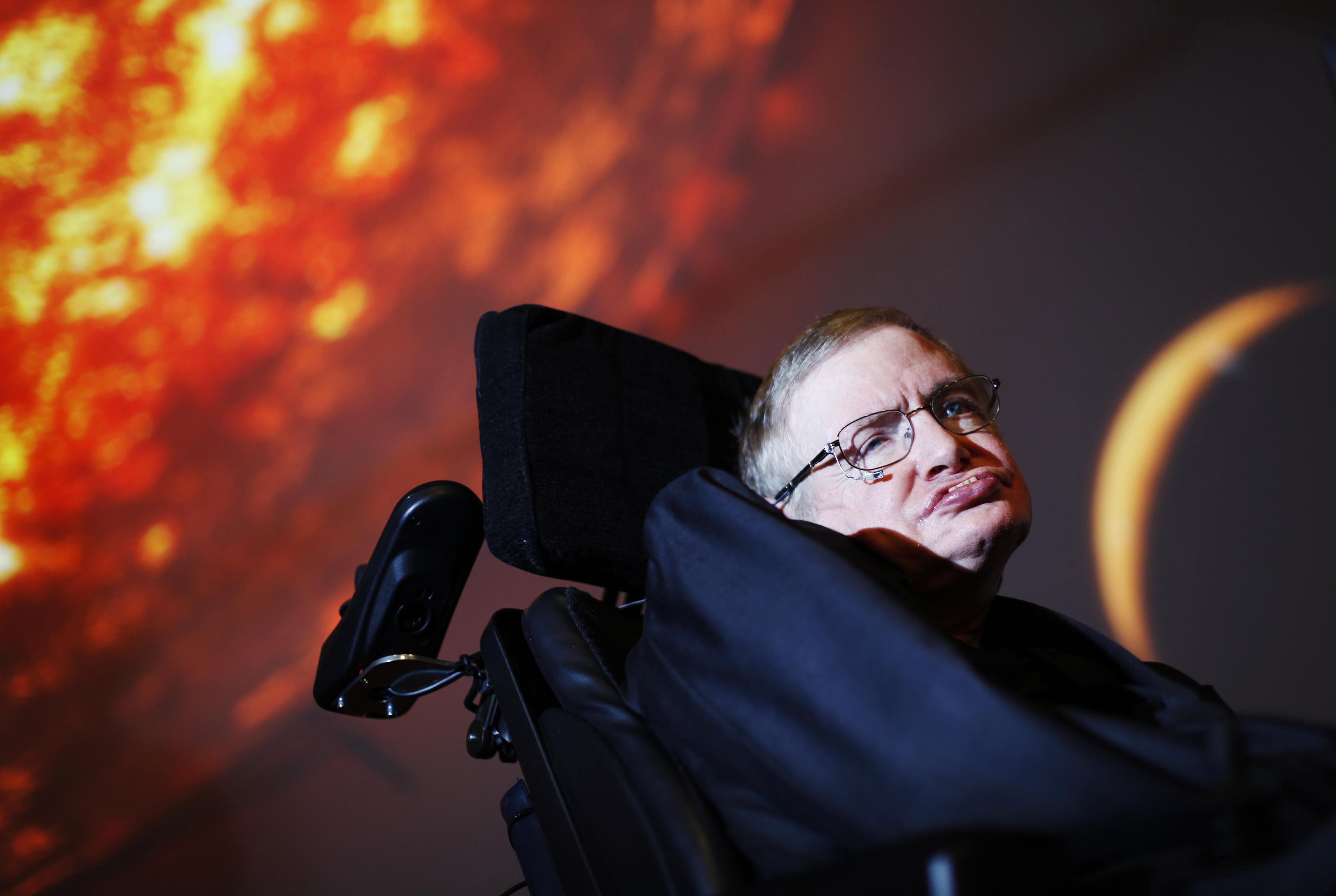 https://media-cldnry.s-nbcnews.com/image/upload/streams/2014/January/140127/2D11437639-140127-coslog-hawking.jpg