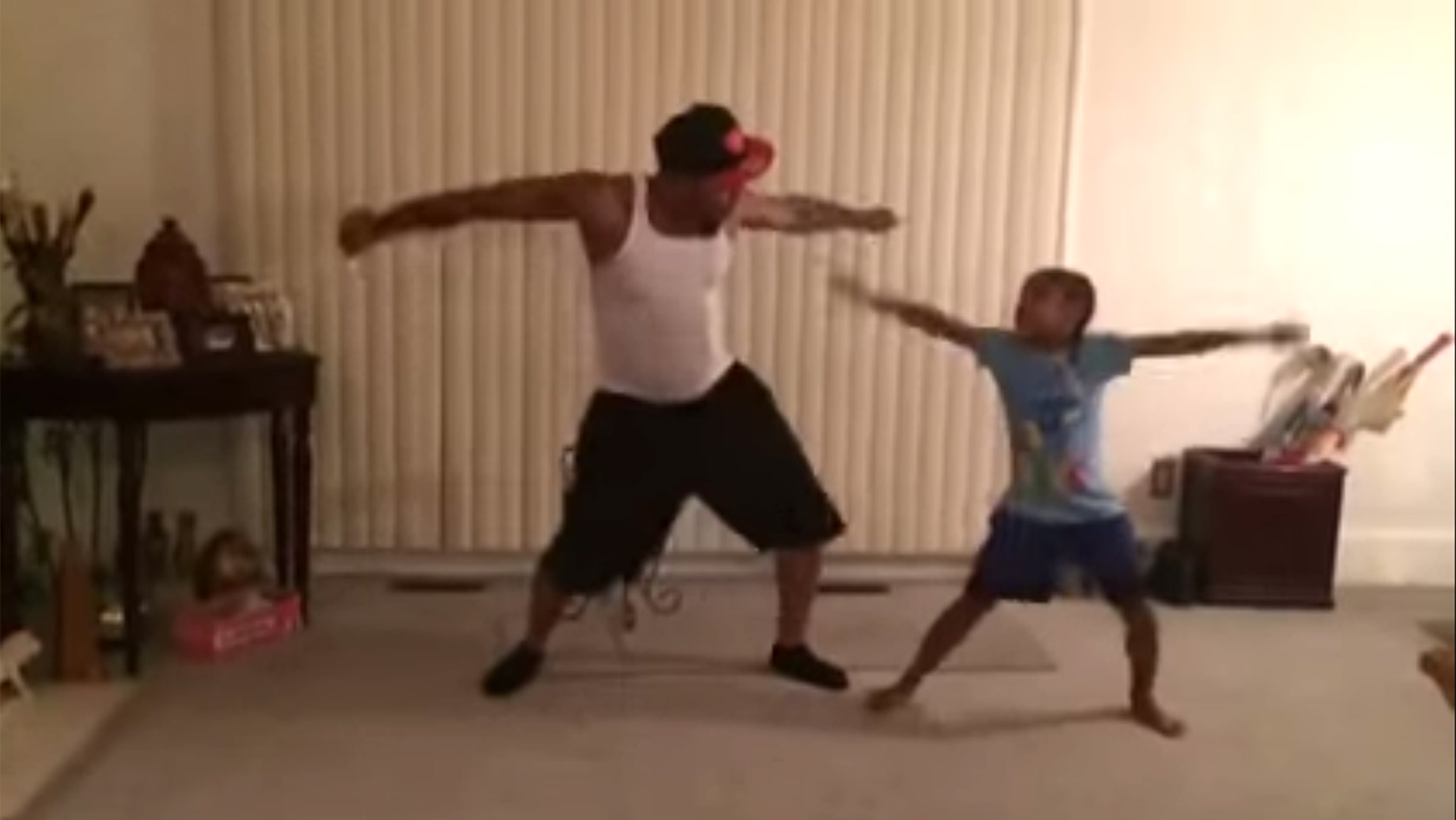 Dancing daddy. Танец dad. Video Viral Dance.