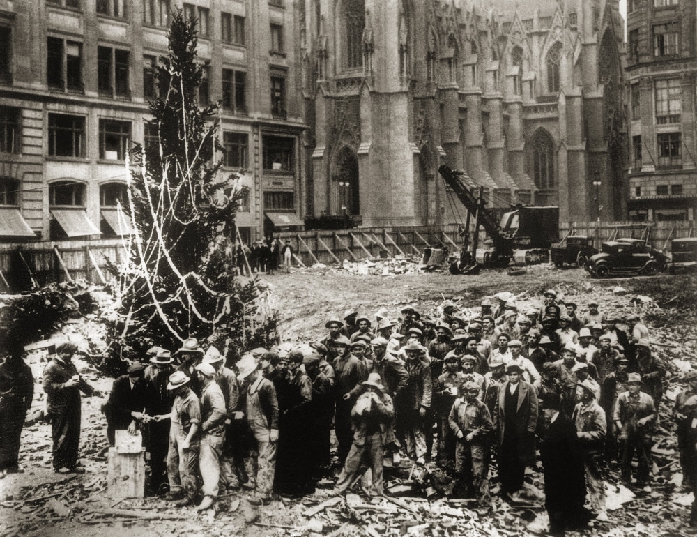 A 12-foot-tall 2D Christmas tree is looking over Fifth Avenue now