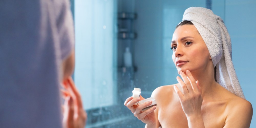 The Best Moisturizers for Oily Skin to Reduce Shine and Improve Pores, According to Dermatologists