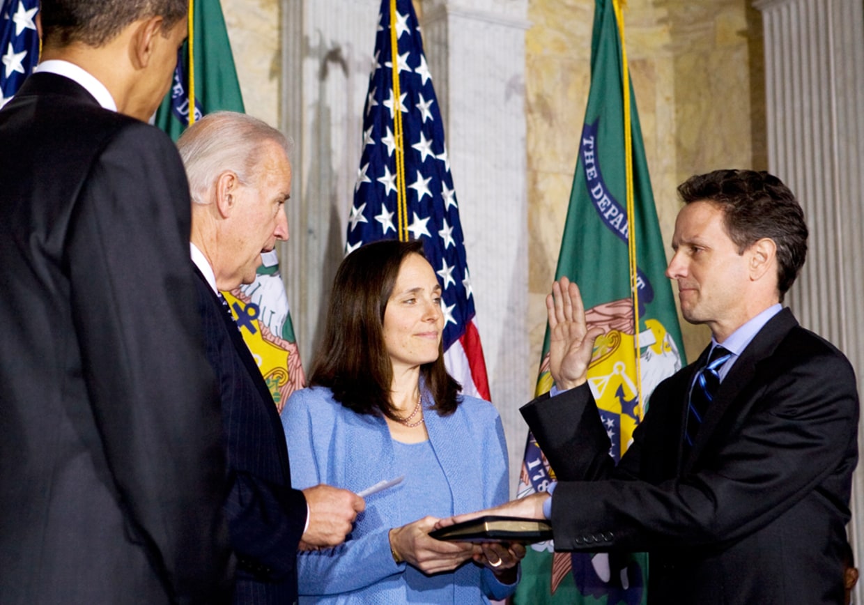 Geithner sworn in as treasury secretary