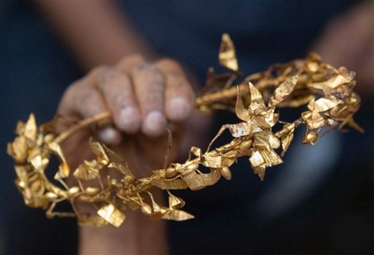 Large Leaves Brass Gold Leaf Crown