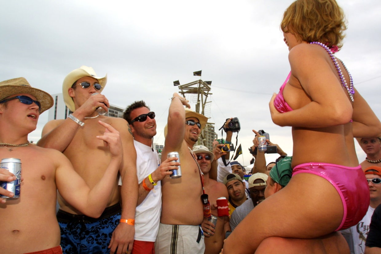 Science proves that bikinis turn men into boobs picture