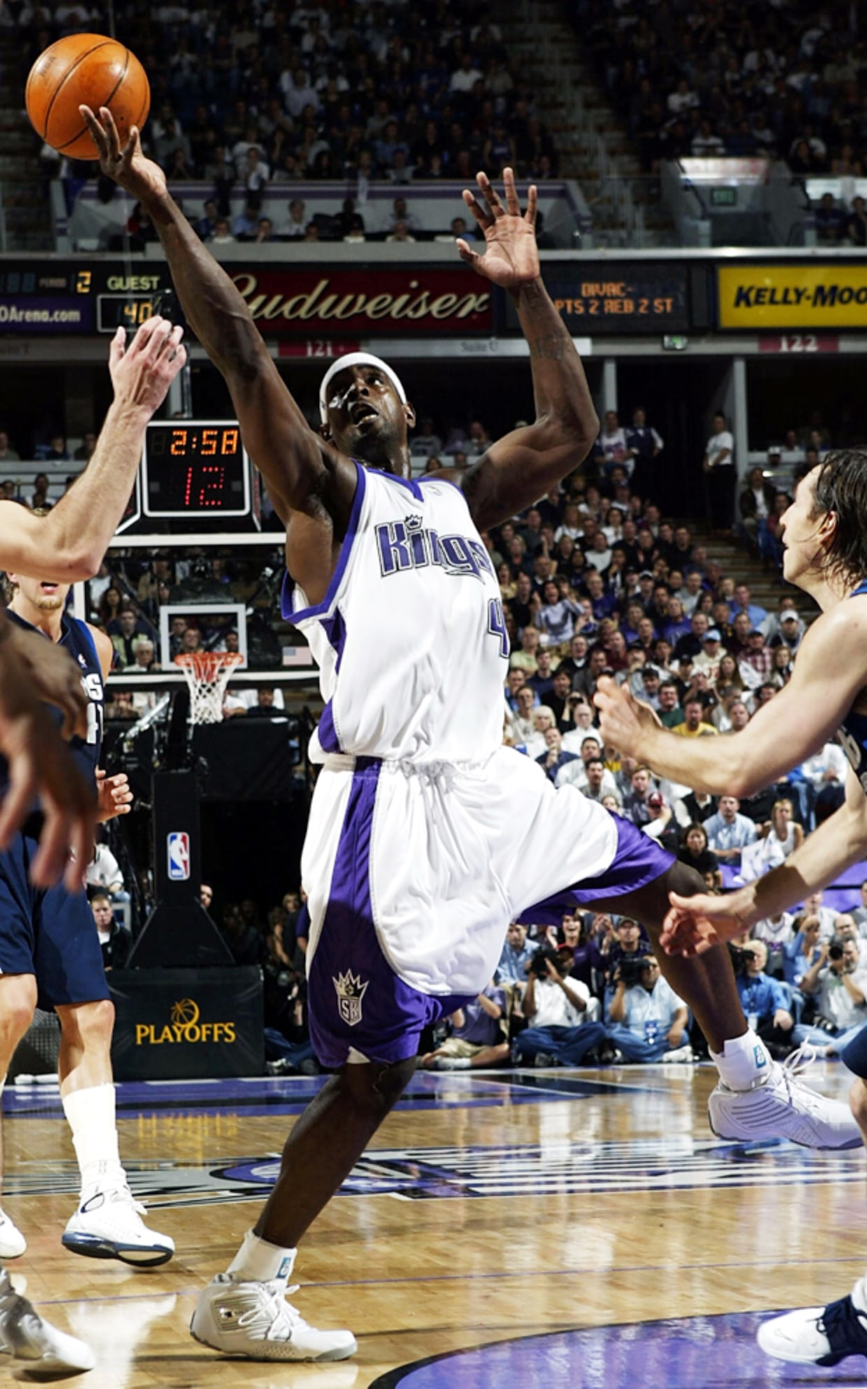 Sunday, March 11, 2001, Sacramento, Calif.-- Chris Webber, wears his new  hairstyle to the Kings