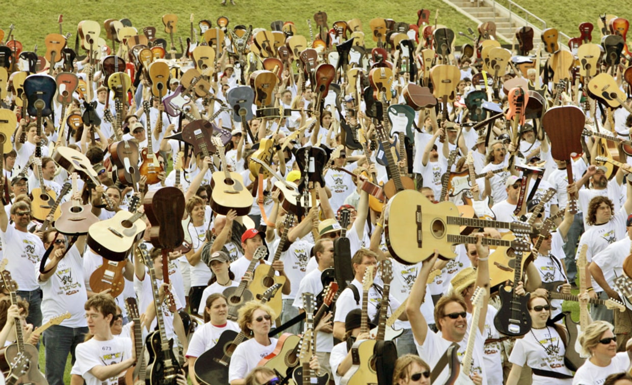 070604_guitarplayers_hmed_6p.jpg