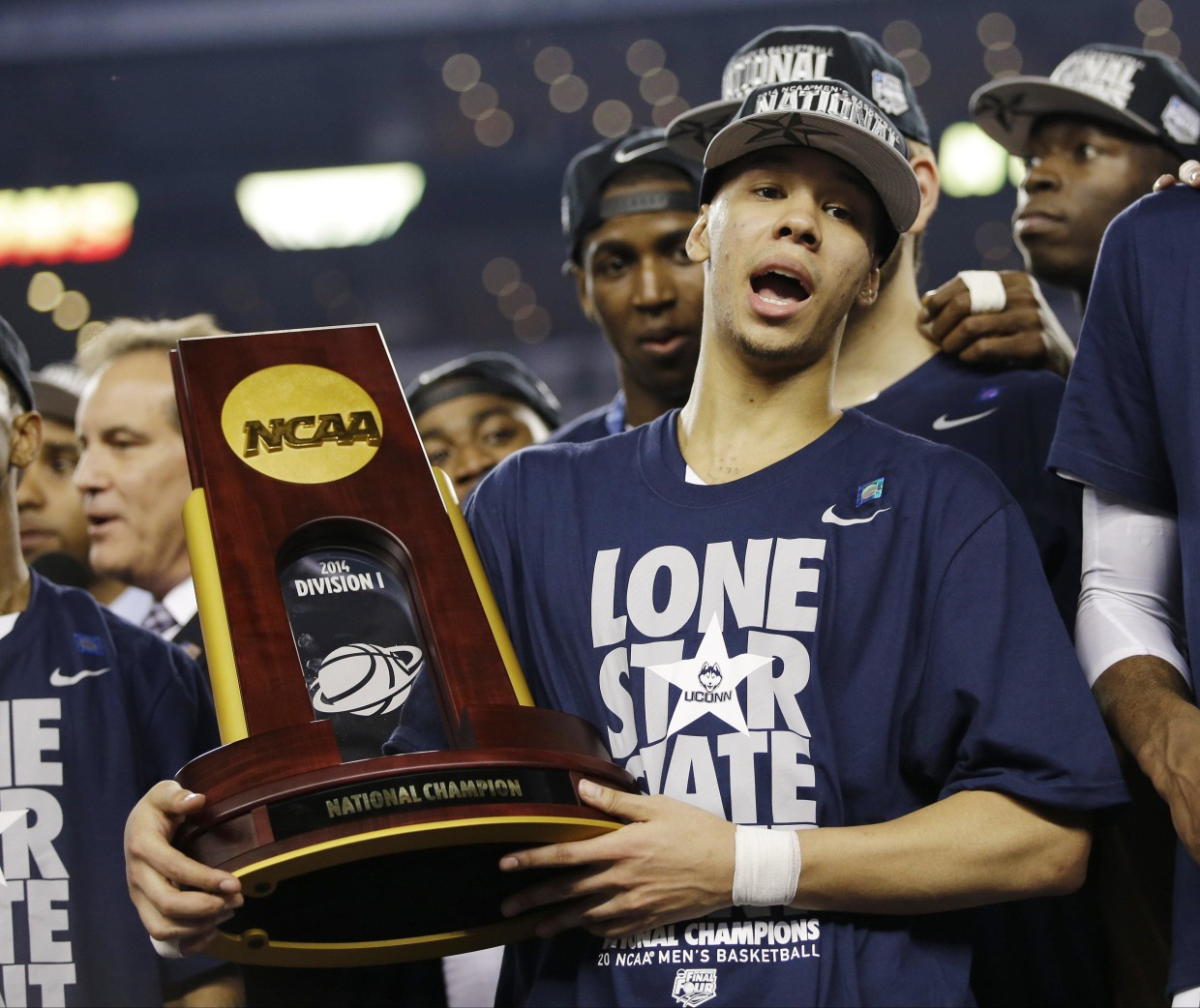 NCAA OKs Unlimited Meals and Snacks for Division I Athletes