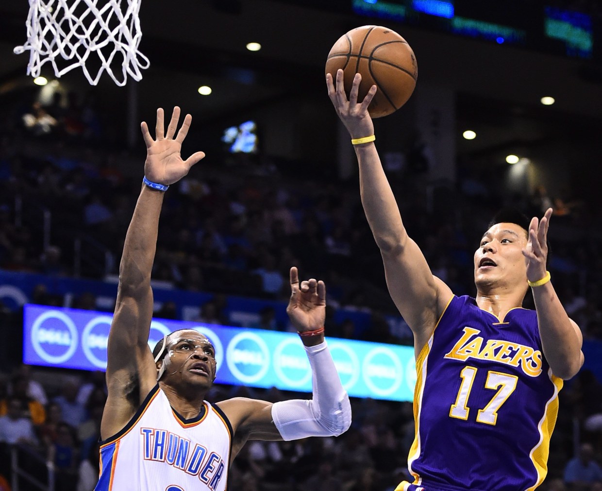 Image: Los Angeles Lakers at Oklahoma City Thunder Basketball