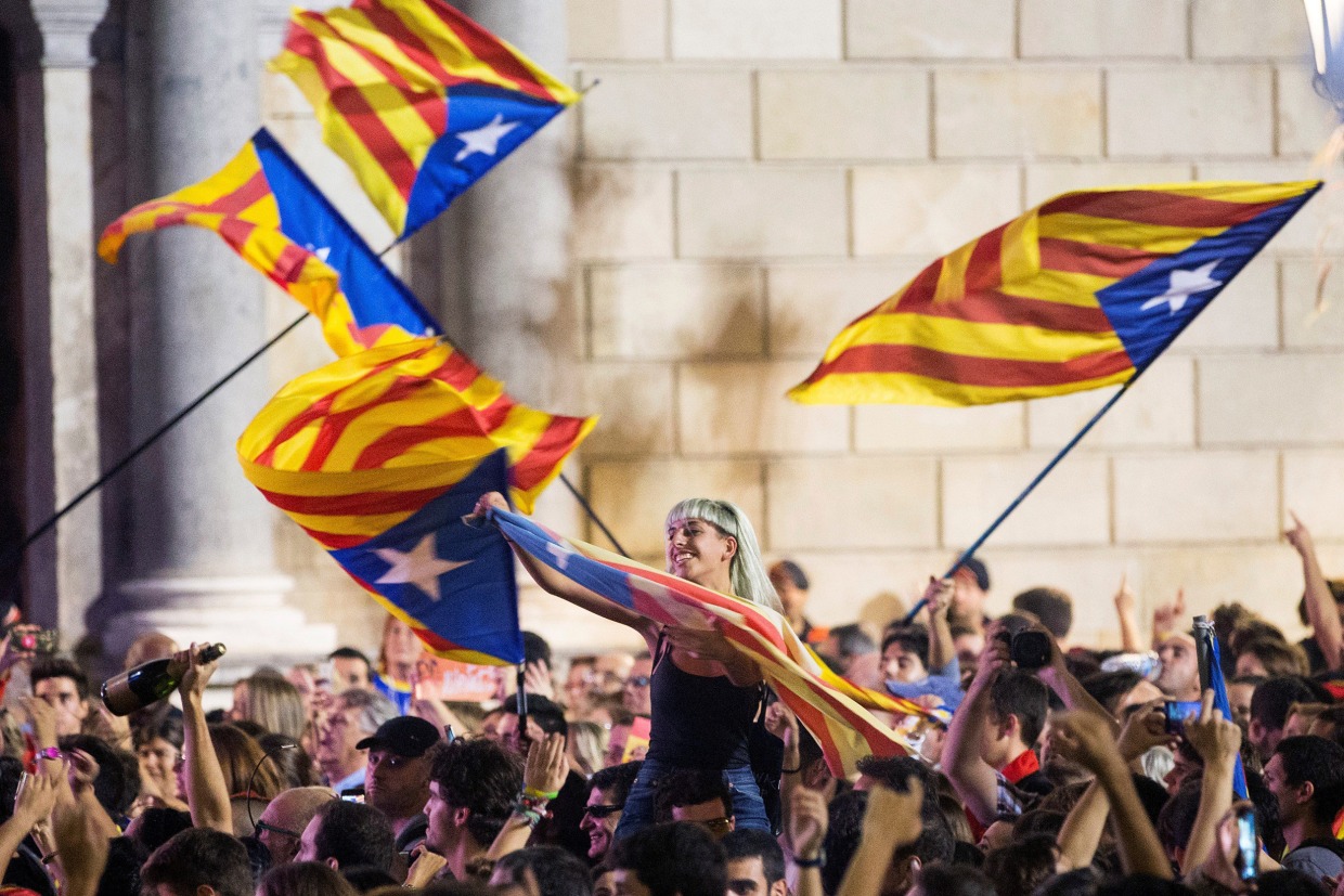 Anti-independence Catalan protestors carry Spanish and catalan flag during  a demonstration for the unity of Spain on the occasion of the Spanish Natio  Stock Photo - Alamy