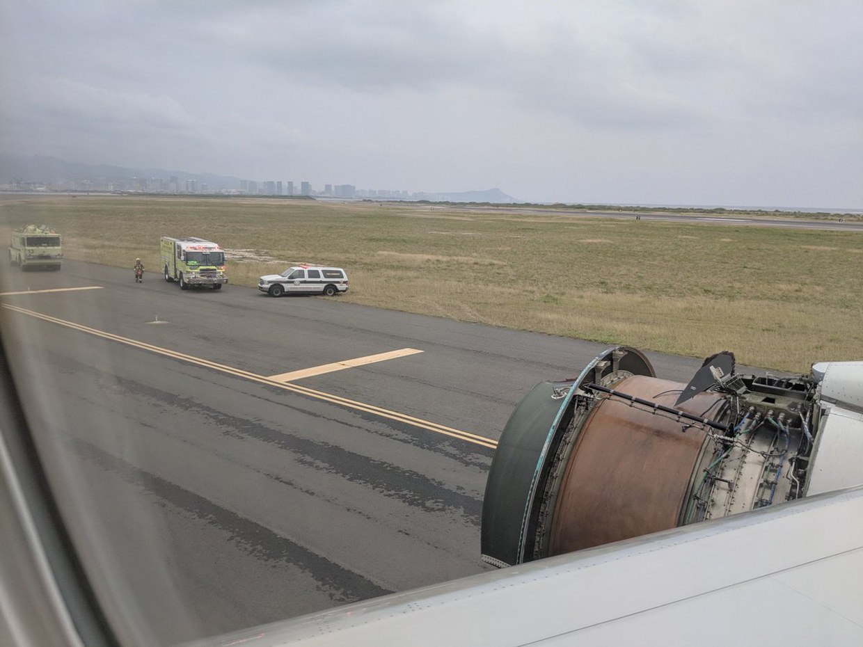 United Boeing 777 loses engine cowling on Honolulu flight as horrified  passengers watch