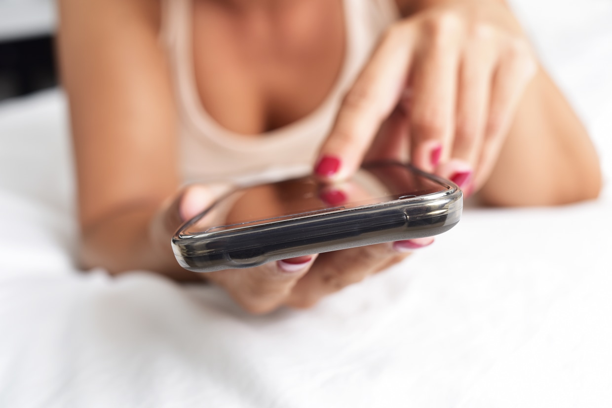 How to use sexting to improve your marriage photo