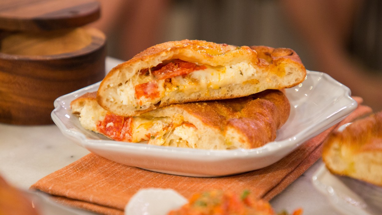 Pizza #hotpocket OR Calzone? #fyp #fy #food #lunch #recipe #flavorgod