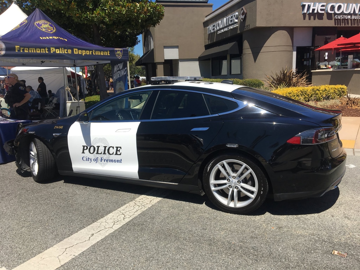 Tesla cop deals car