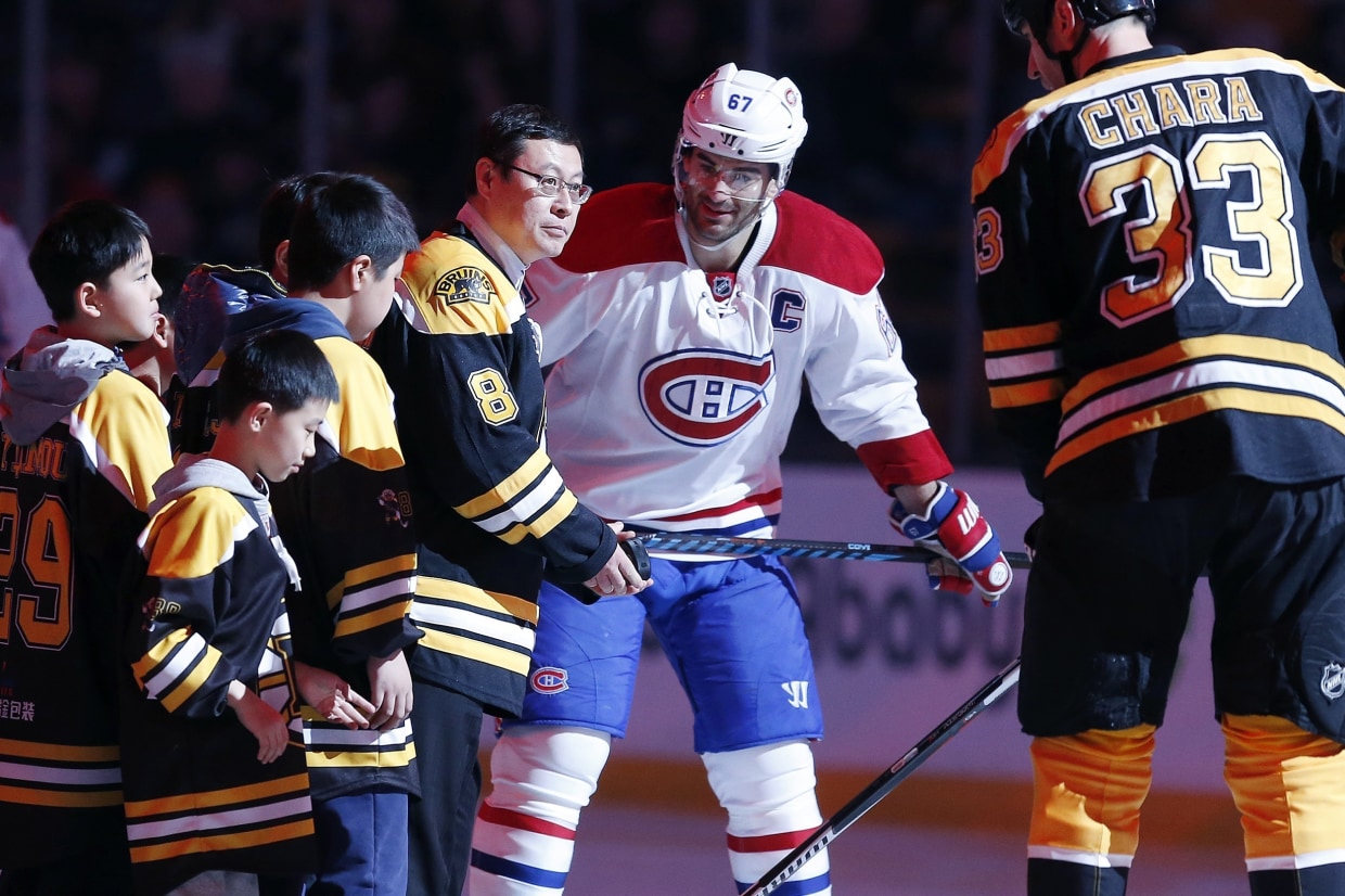 Luc Robitaille Hosts Inaugural LA Hockey Game for Charity