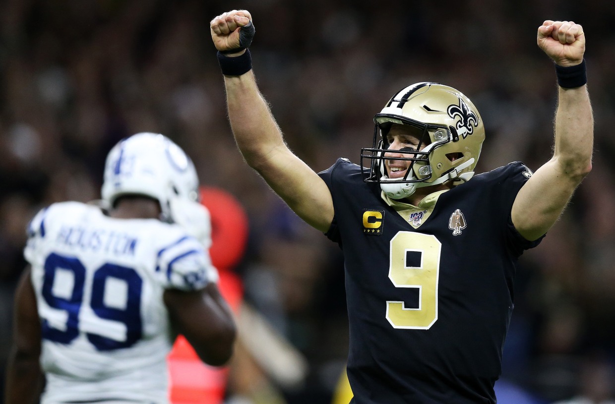 New Orleans' Drew Brees sets NFL record for passing yards as