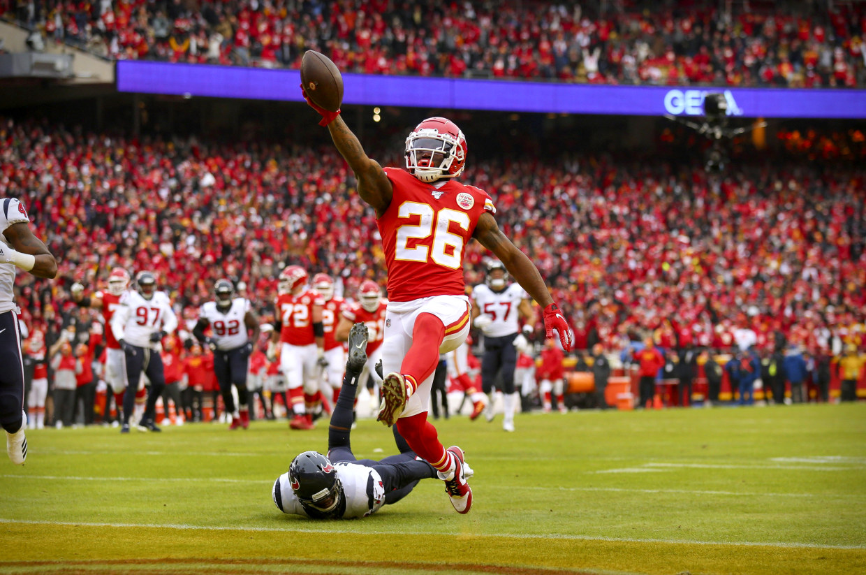 Chiefs beat Texans in a high-scoring comeback to advance to AFC title game