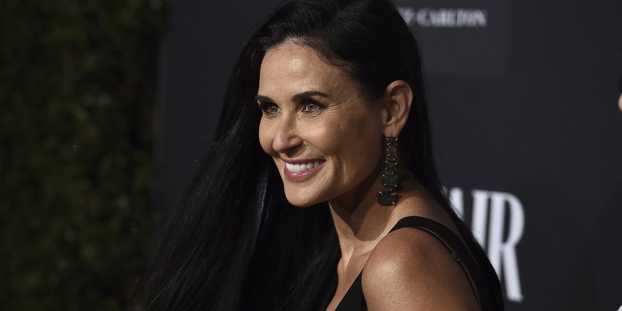 Demi Moore and Bruce Willis pose for more photos after his wife and kids  join them in Idaho – The US Sun | The US Sun