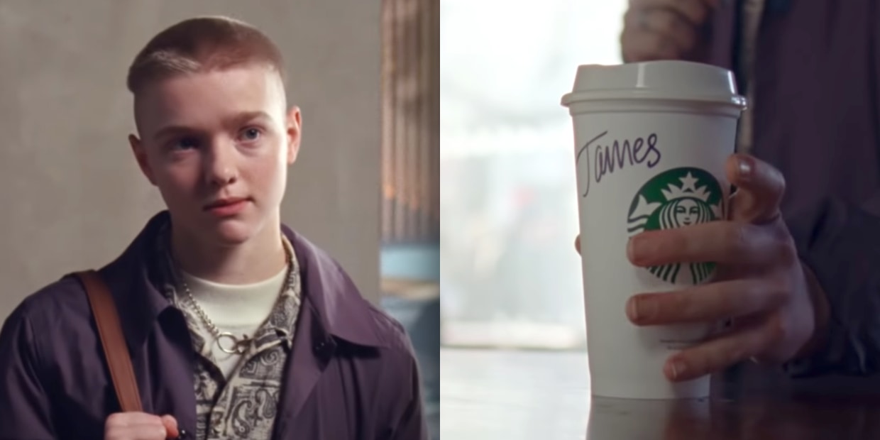 Primo piano di una persona giovane che riceve una tazza Starbucks con scritto il nome ‘James’, simbolo di accettazione e inclusione di genere nella campagna Starbucks.