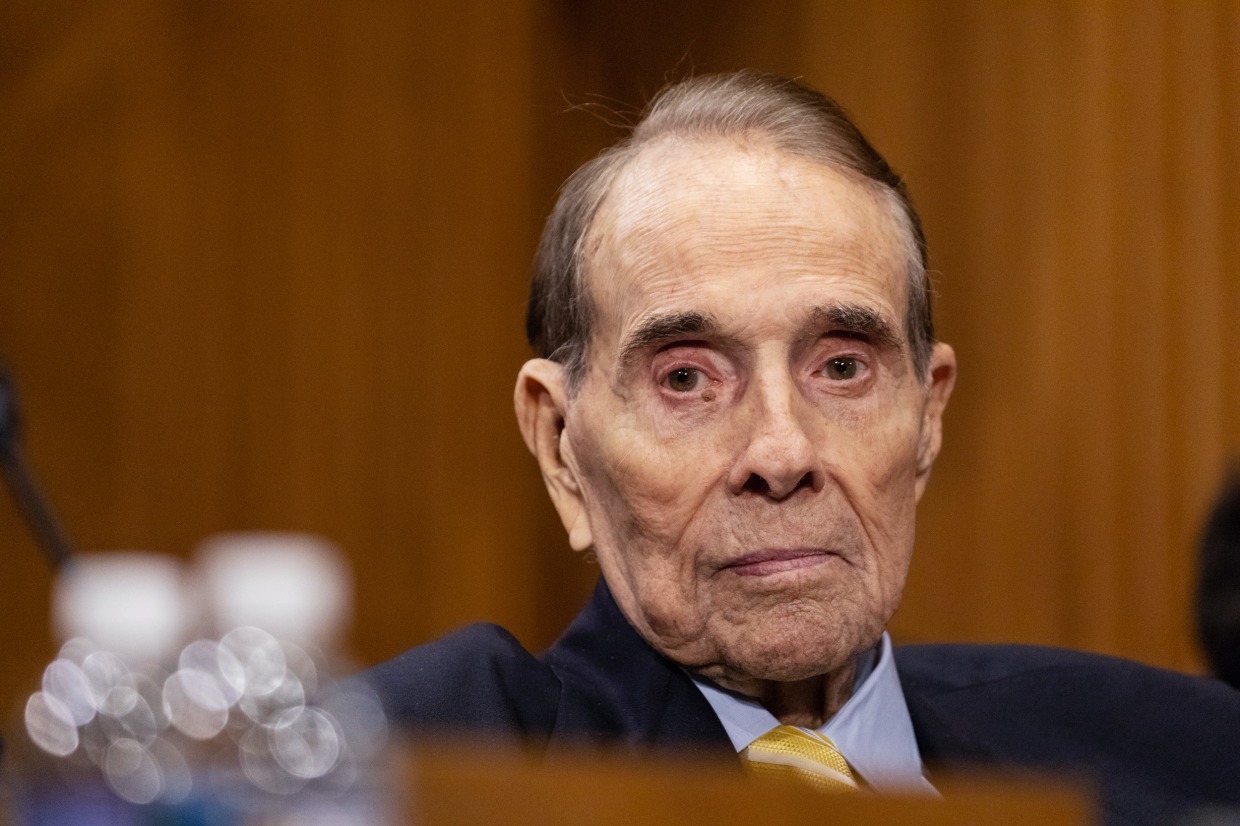 Bob Dole Diagnosed With Stage 4 Lung Cancer Bob Dole Diagnosed With Stage 4 Lung Cancer