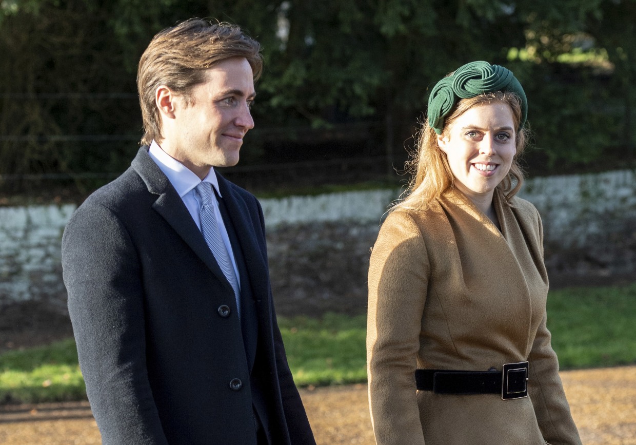 Queen s granddaughter Princess Beatrice pregnant with first child