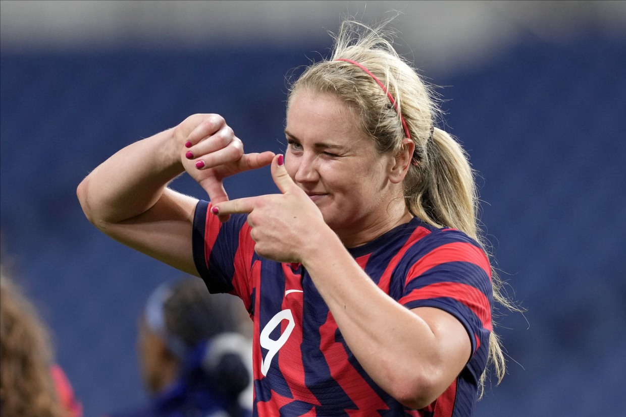 Biden comforts USA women's soccer team after heartbreaking World