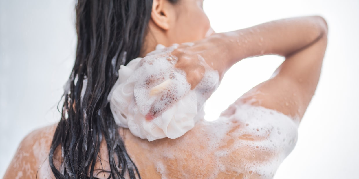 How to get rid of back acne, according to dermatologists