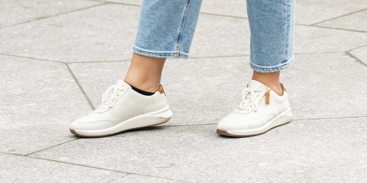 10 simple spring outfits with jeans and sneakers for everyday wear