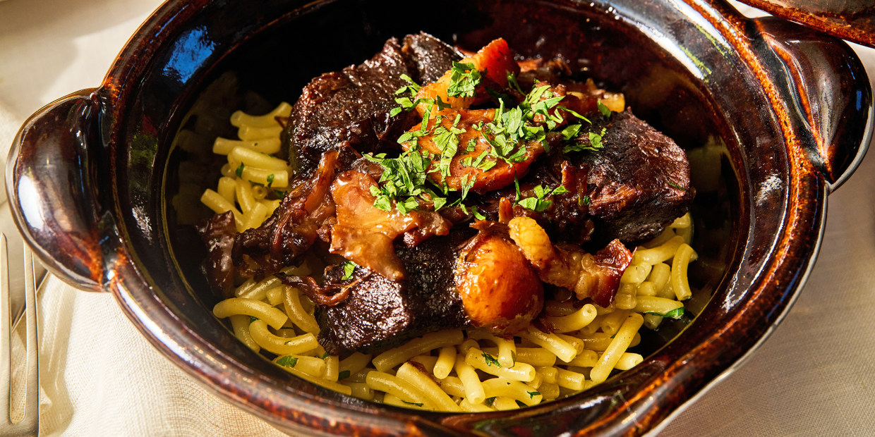 A Classic French Comfort Dish – Slow-Cooked Beef Bourguignon with Rich Red Wine Sauce