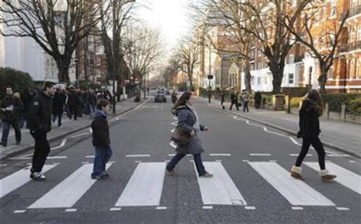 Beatles 'backwards' Abbey Road photo sells for £16,000 | The Beatles | The  Guardian