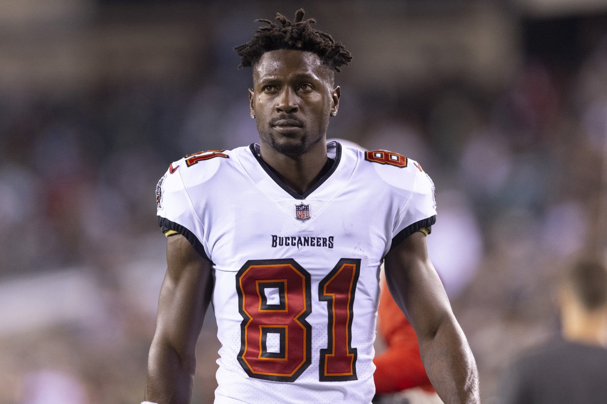 Super Bowl champions place WR Antonio Brown on COVID-19 list