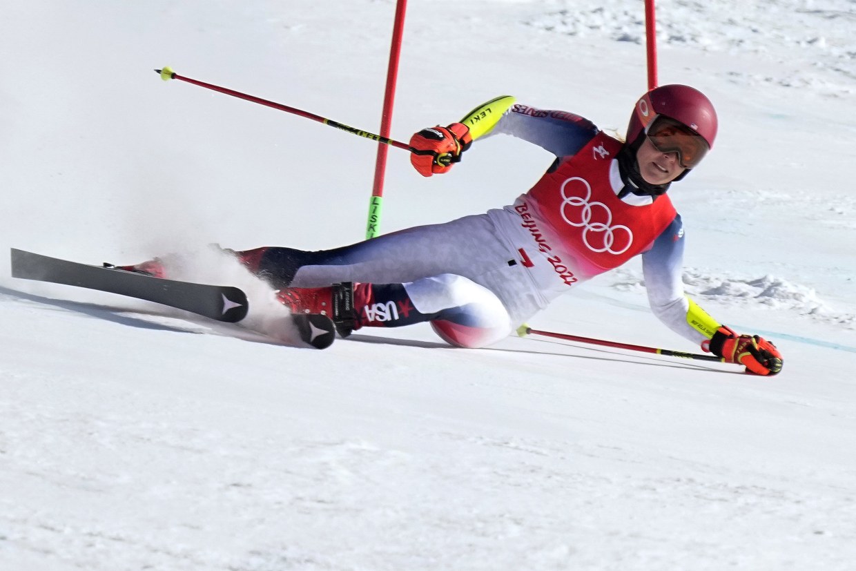 Mikaela Shiffrin knocked out of slalom in first run