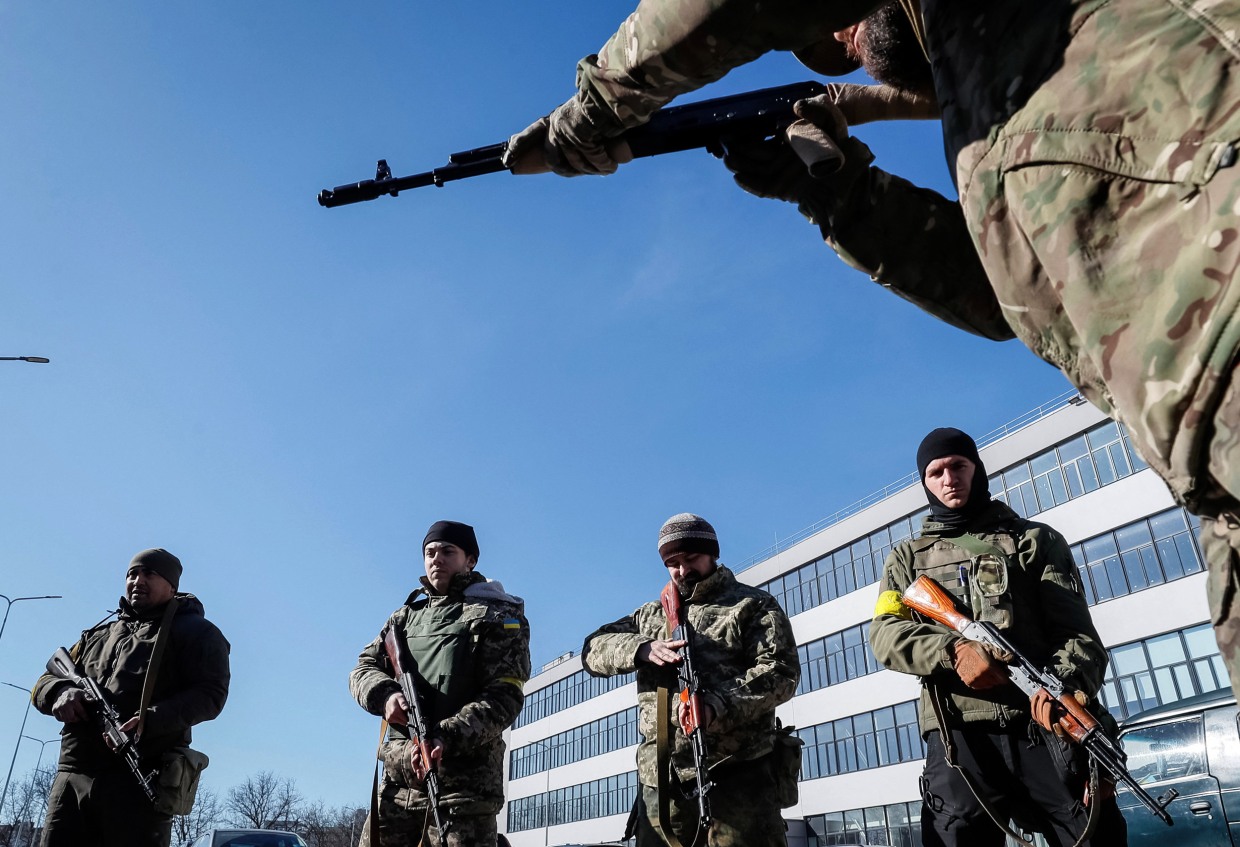Image: New members of the Ukrainian Territorial Defense Forces train with weapons in Kyiv on Feb. 28, 2022.