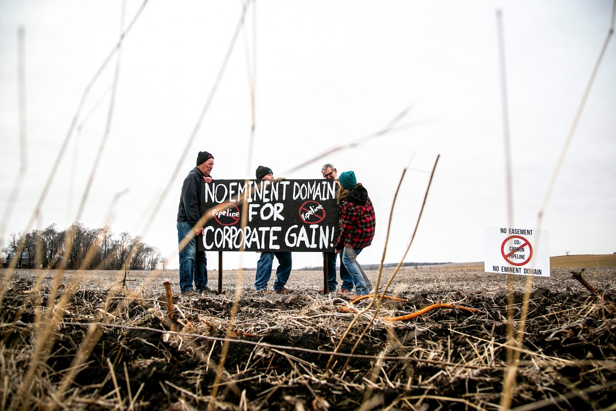 https://media-cldnry.s-nbcnews.com/image/upload/t_fit-1240w,f_auto,q_auto:best/rockcms/2022-03/220318-eminent-domain-protest-iowa-one-time-use-jm-1414-6e3f04.jpg