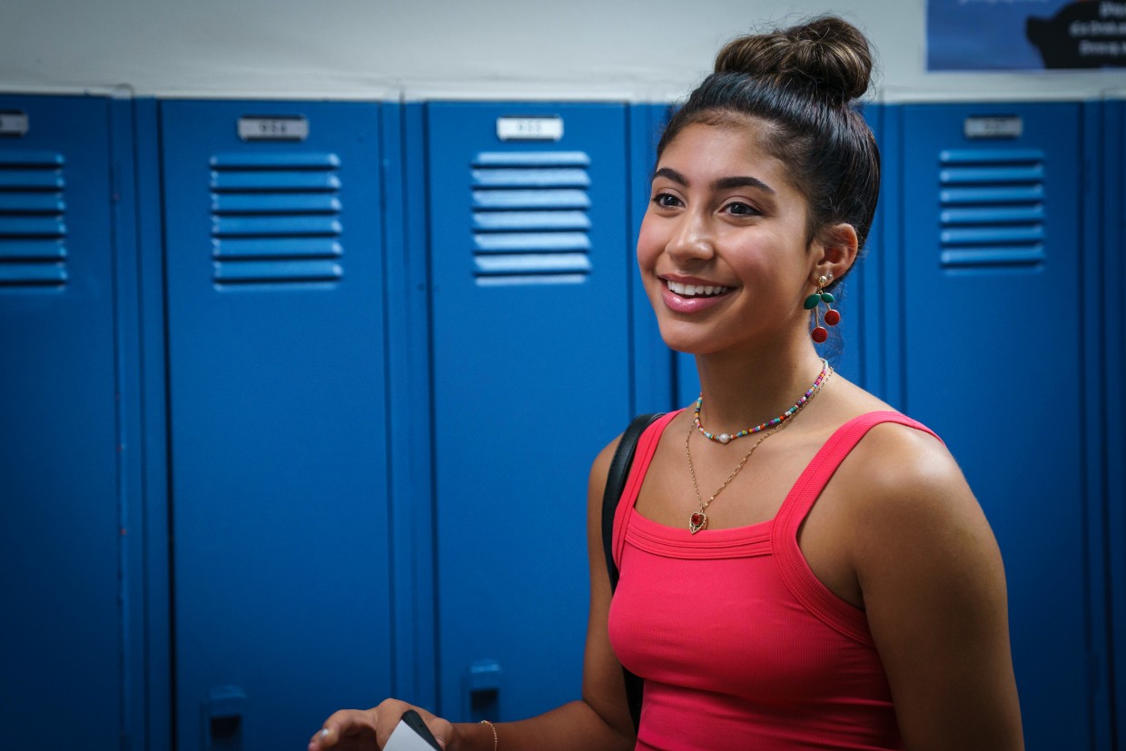 A young Latina actor stars in new queer Hulu high school rom-com